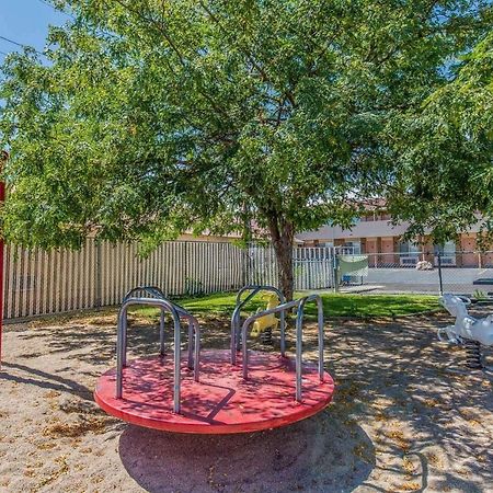 Econo Lodge Downtown Върнал Екстериор снимка
