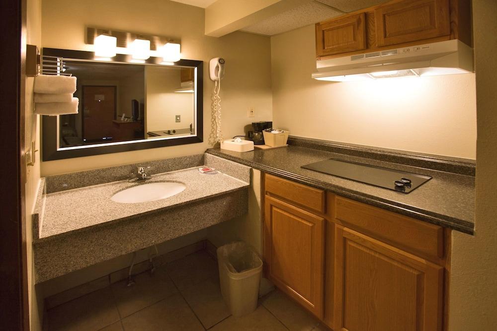 Econo Lodge Downtown Върнал Екстериор снимка