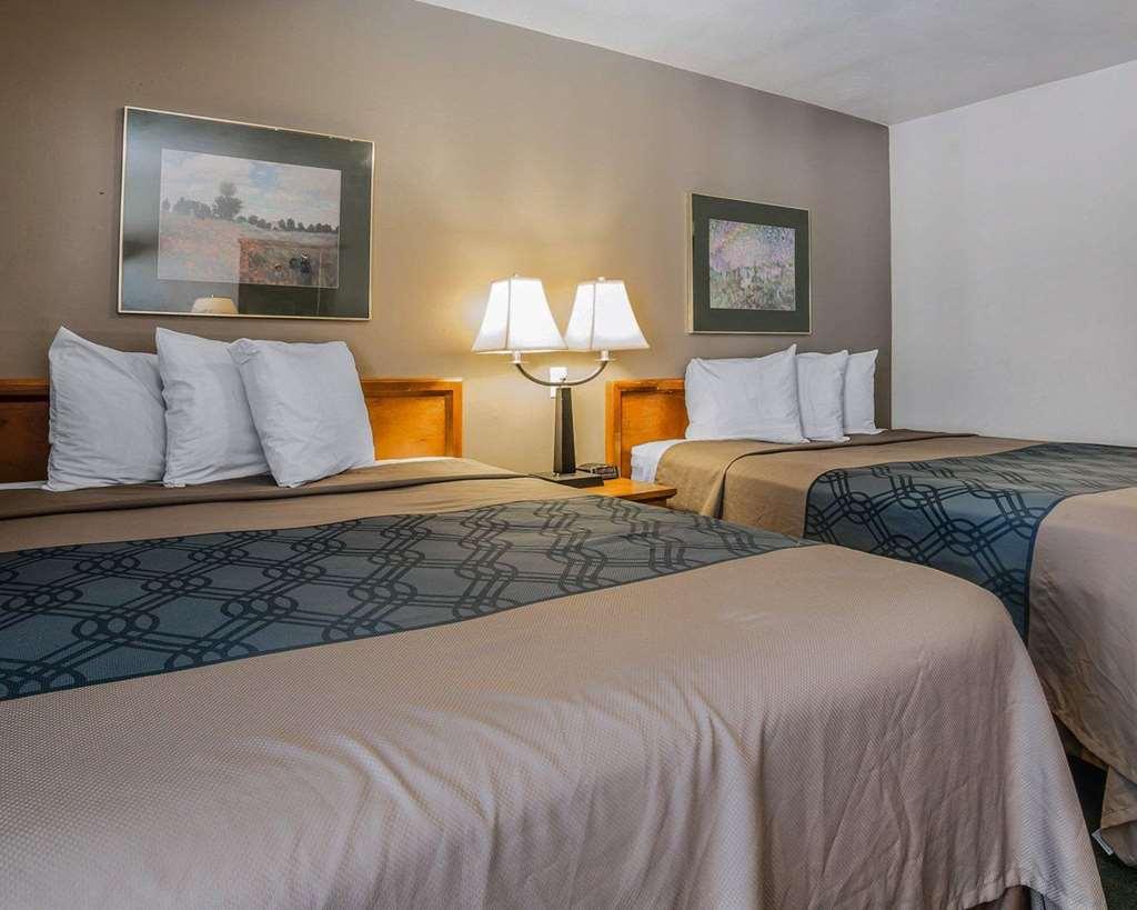 Econo Lodge Downtown Върнал Стая снимка