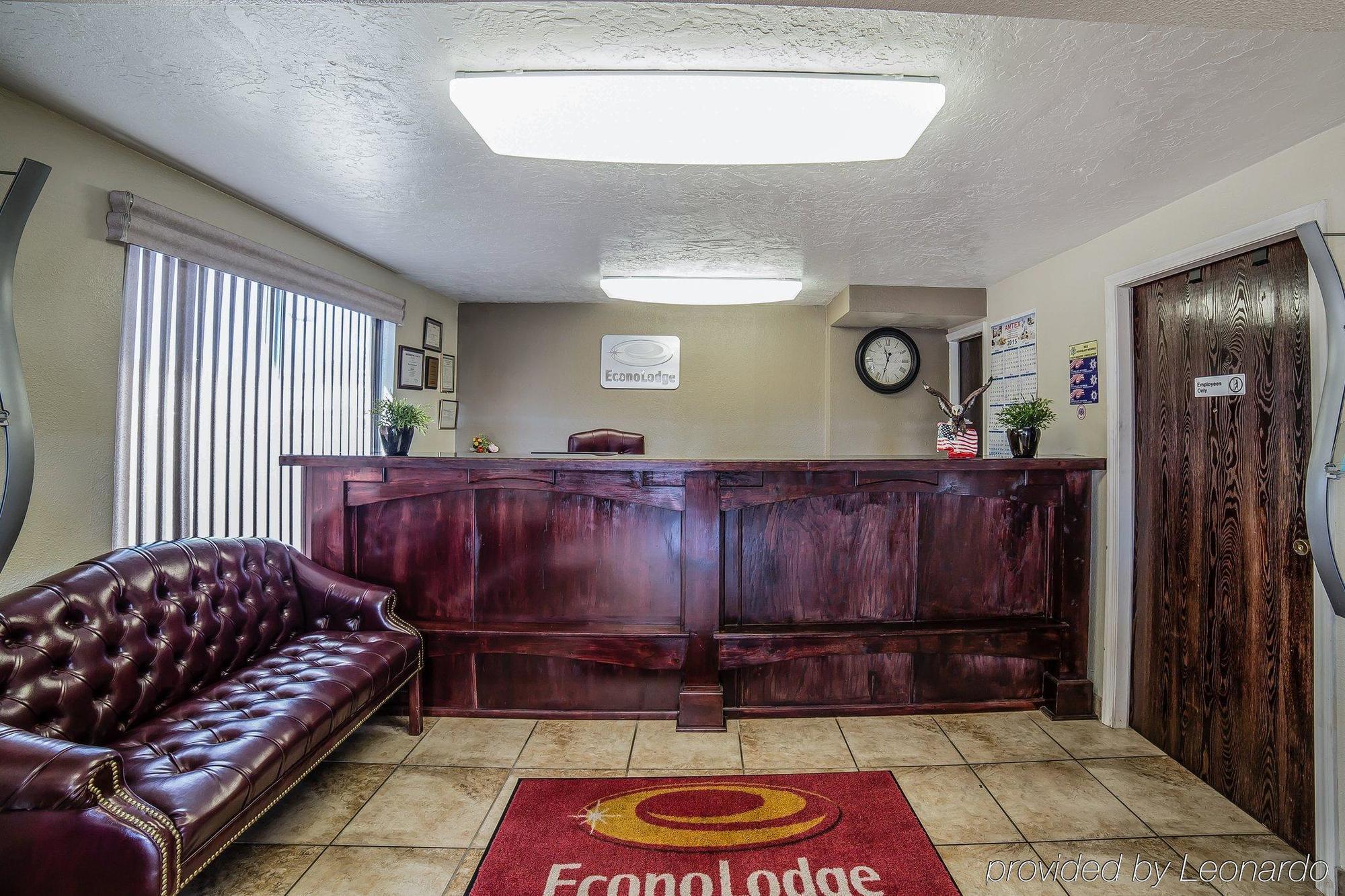 Econo Lodge Downtown Върнал Екстериор снимка