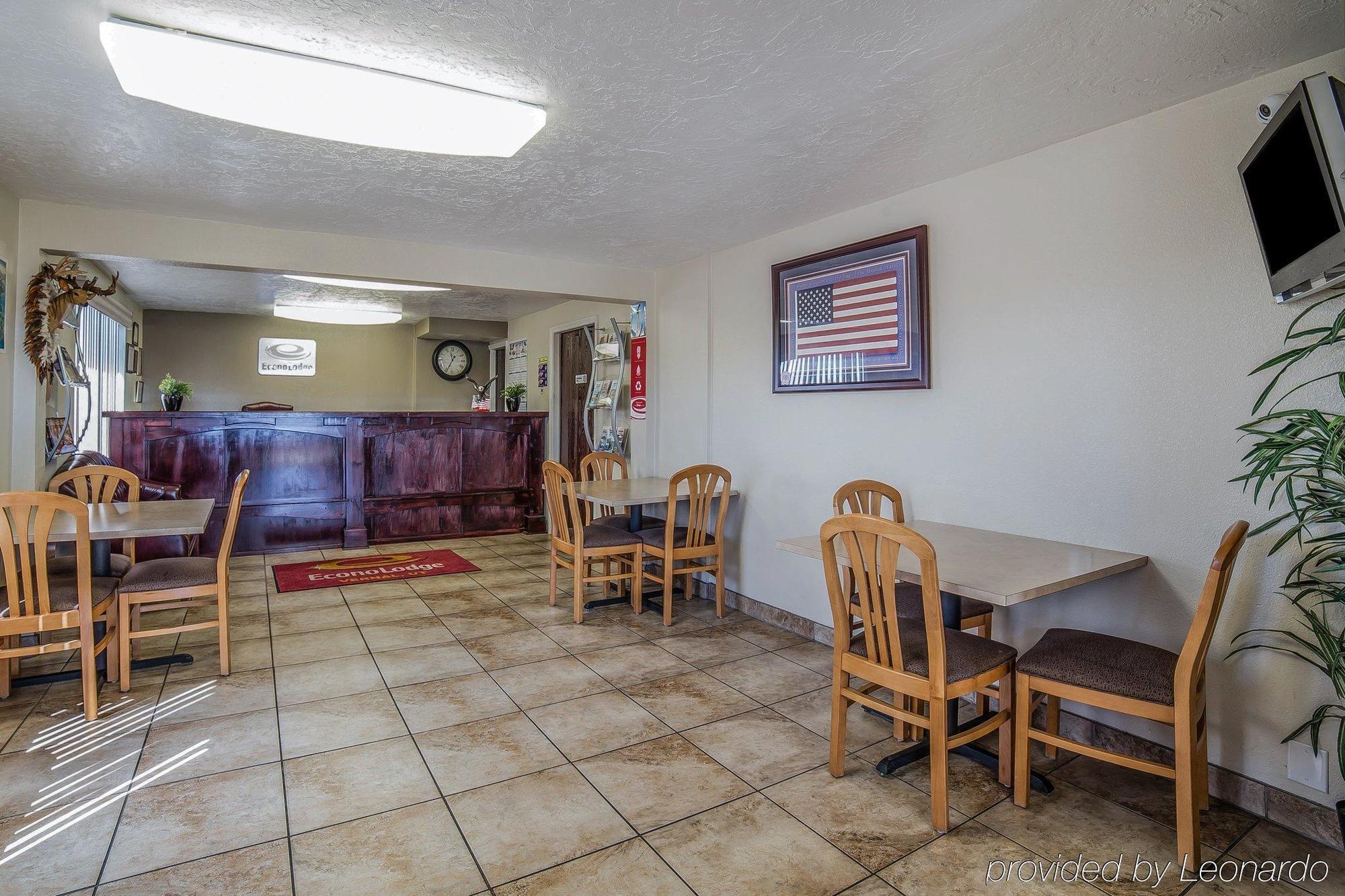 Econo Lodge Downtown Върнал Екстериор снимка