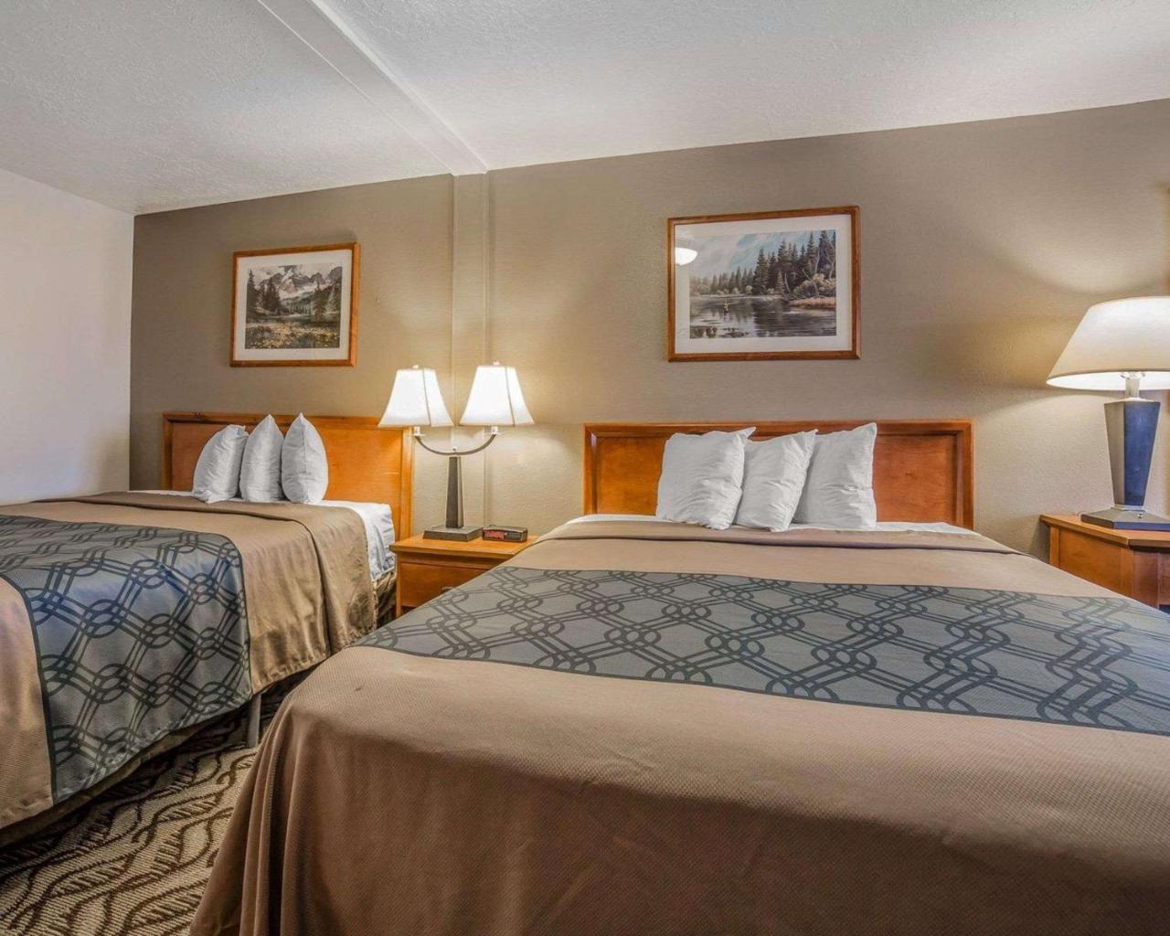 Econo Lodge Downtown Върнал Екстериор снимка