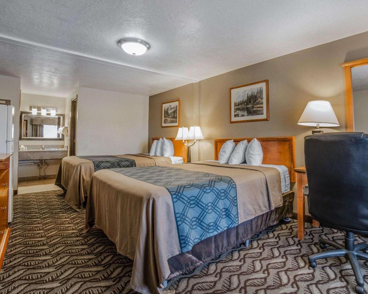 Econo Lodge Downtown Върнал Екстериор снимка