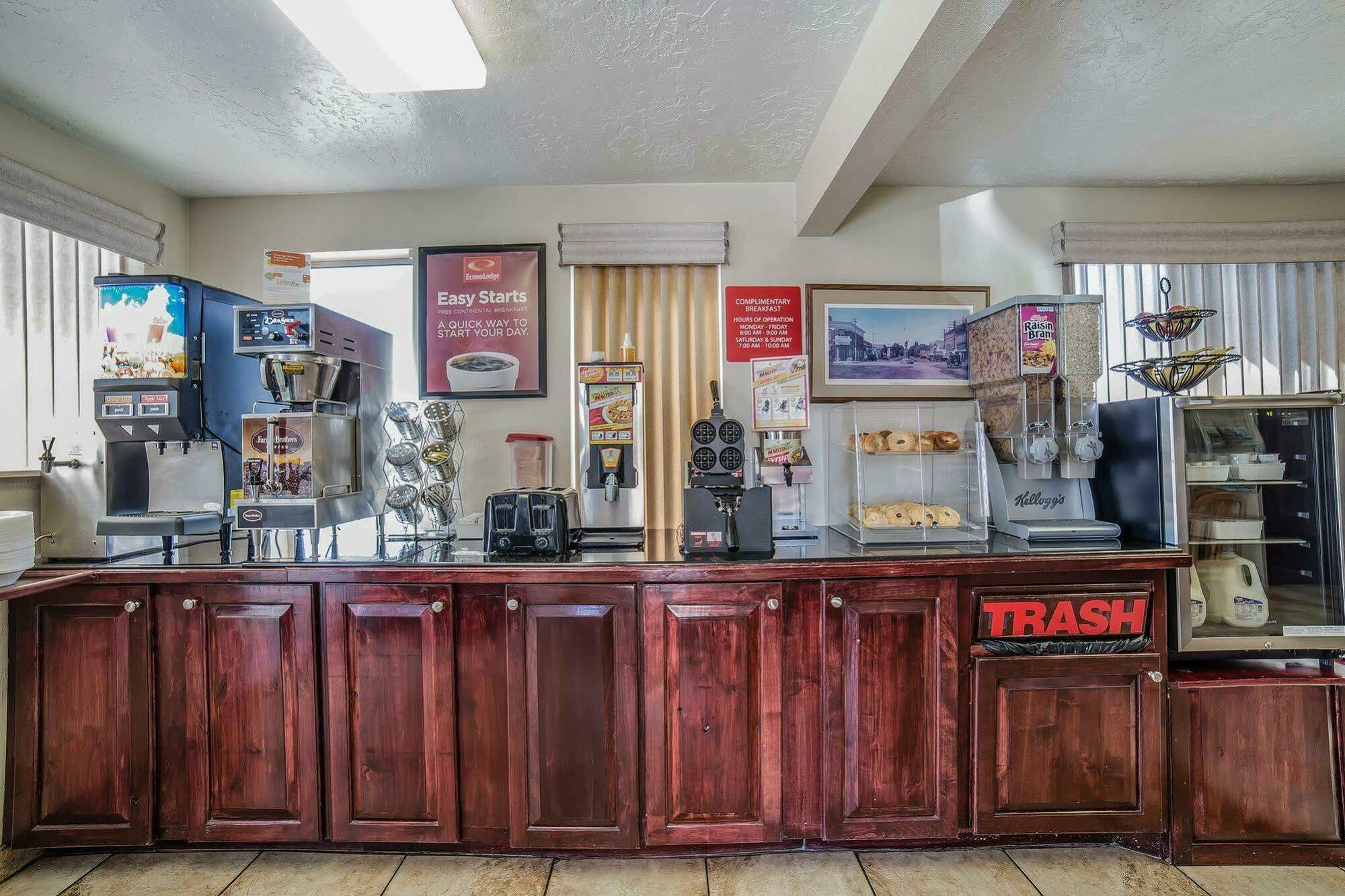 Econo Lodge Downtown Върнал Екстериор снимка